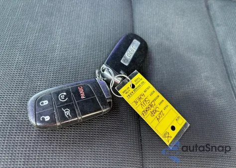 2014 Jeep Grand Cherokee Laredo z USA, uszkodzony, nr VIN 1C4RJFAG2EC181868